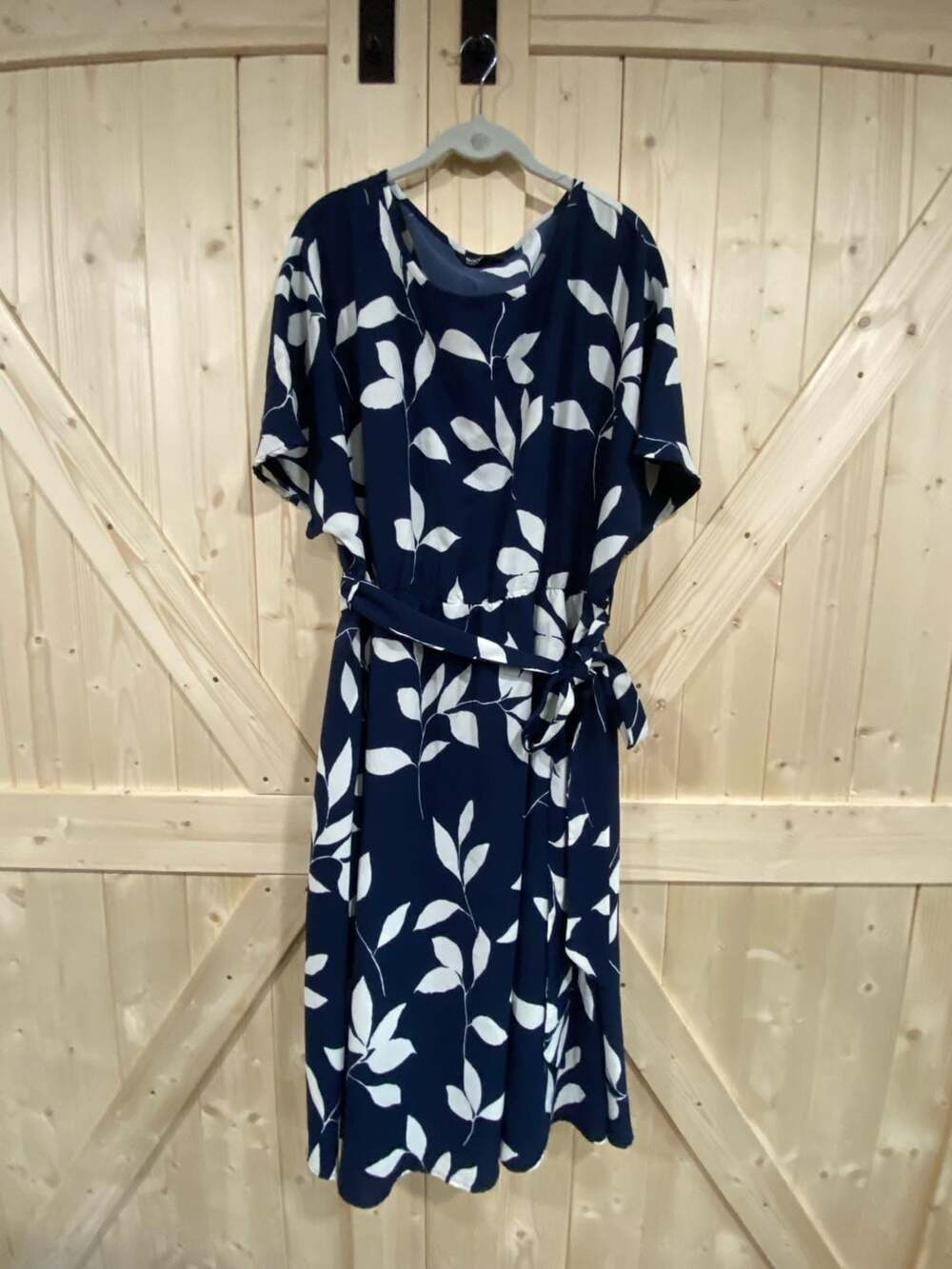 BloomChic Navy Blue and White Leaf Print Midi Dress with Belt 18/20